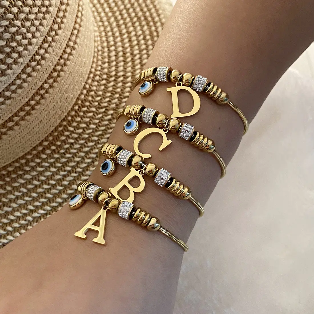 Perhiasan A-Z huruf alfabet berlapis emas 18k baja tahan karat Fashion kustom kualitas tinggi hadiah gelang huruf awal