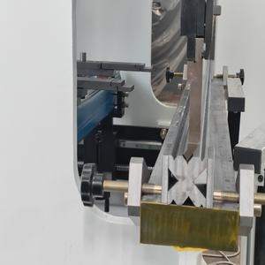 Servomoteur TP10S de niveau de sécurité élevé <span class=keywords><strong>Machine</strong></span> de presse plieuse entièrement automatique <span class=keywords><strong>Machine</strong></span> de cintrage de tôle hydraulique avec certificat CE - Product Image 5