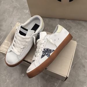 Zapatos Deportivos Cómodos de Diseño de Lujo, Blancos, de Piel Genuina, para Hombre, Estilo Casual para Caminar, con Detalles Dorados - Product Image 1