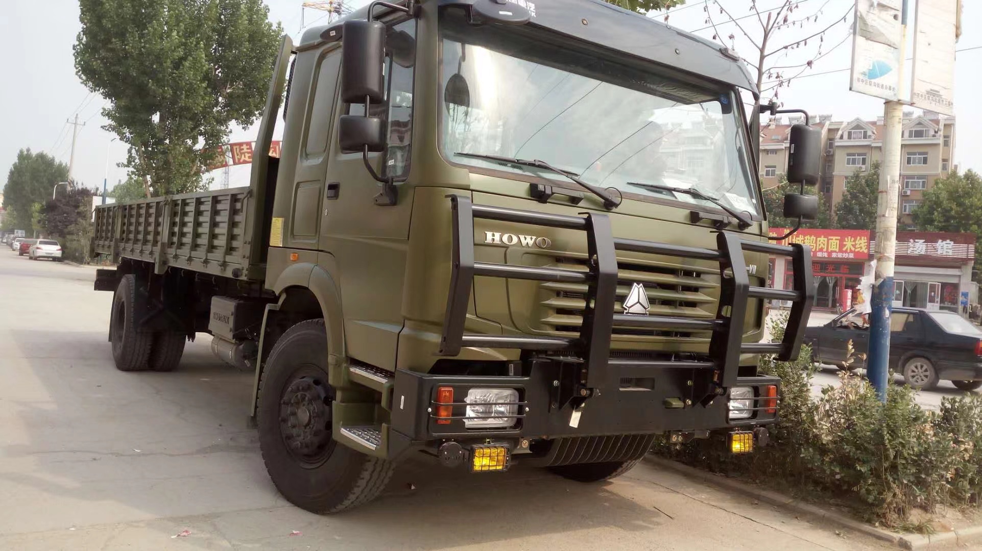 4x4 cnhtc中国重汽howo强力军用货运卡车出售