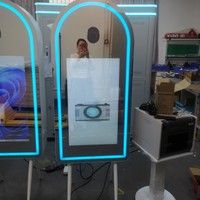 Neuer 2026 Beliebter Magic Mirror DSLR Fotoautomat mit 65-Zoll-Rahmen, 32-Zoll-Touchscreen, Sofortdruck & Flightcase
