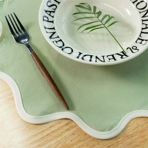 Vente en gros de napperons d'hiver en tissu confortable Sets de table Bordure festonnée Brodé Coton Lin Isolation thermique pour usage domestique Mariages - Product Image 5