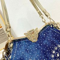 Sac à main en jean bleu de luxe abordable avec fermoir papillon scintillant en strass et bandoulière amovible, sac bandoulière