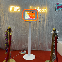 Stand iPad en métal de 11 pouces TOPS avec impression en libre-service et écran tactile pour double usage comme livre d'or lors de mariages et événements