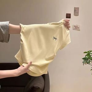 T-shirt femme à manches courtes avec col en V croisé, nouveauté de l'été, design moderne, coupe slim, style décontracté et court. - Product Image 1