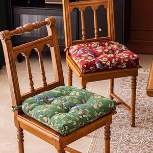 เบาะรองนั่งเก้าอี้ทานข้าวแบบเรโทร ทนทาน ผ้าเชนิลล์ รูปทรงสี่เหลี่ยม ป้องกันการลื่น พร้อมสายรัด ลายดอกไม้ ป้องกันคราบสกปรก งานเย็บอย่างดี - Product Image 1