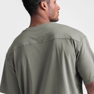 T-Shirt da Uomo di Alta Qualità Stile Americano Oversize con Spalle Scese, Logo Personalizzato, Orlo Diviso, 95% Cotone, per Palestra - Product Image 3