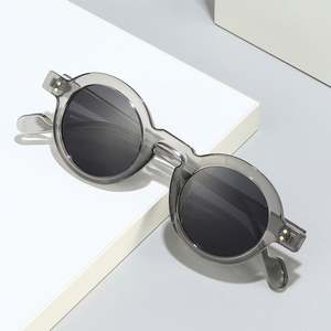 Lunettes de soleil rondes rétro tendance 2025 avec logo personnalisé, rivets punk, verres transparents UV400, petite monture pour hommes et femmes - Product Image 3