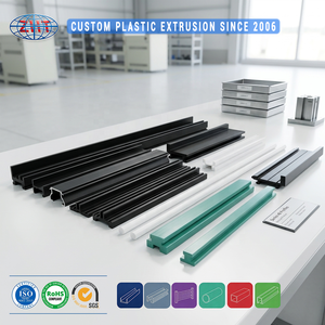 Service ODM sur mesure : Bandes de convoyeur profilées <span class=keywords><strong>en</strong></span> <span class=keywords><strong>U</strong></span> <span class=keywords><strong>en</strong></span> plastique TPE UHMW résistant aux intempéries pour revêtement de conduit d'armoire de stockage - Product Image 2