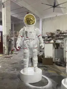Statua di astronauta in piedi di grandi dimensioni statuetta di astronauta decorazioni per la casa figura scultura in resina arte popolare arte animale e da collezione