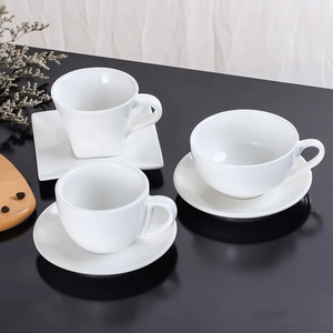 Juego de café de porcelana XL británico de lujo con logotipo personalizado y ribete dorado para cafeterías y hoteles - Product Image 1