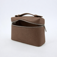 Sac de toilette de luxe en cuir PU texturé avec logo gaufré, double fermeture éclair, poignée supérieure, pour femme, idéal pour les voyages