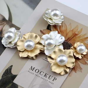 Fabricante nuevo perla flor Metal piel abrigo moda hebilla decorativa venta al por mayor botones especiales - Product Image 4