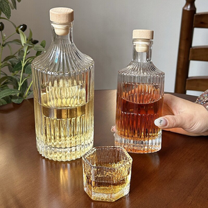 Botella de Licor de Vidrio Transparente de 500 ml con Nervaduras Verticales, Sellada con Corcho, Botella Cilíndrica Vacía para Envasar Ginebra, <span class=keywords><strong>Vodka</strong></span>, Whisky y Licores - Product Image 3