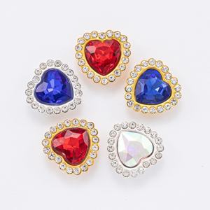 Accesorios de ropa DIY transfronterizos de 16mm con forma de corazón de melocotón, base dorada, placa floral súper brillante, hebilla de garra con diamantes y pedrería - Product Image 3