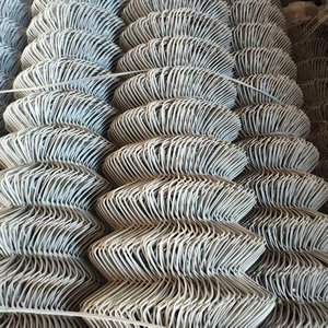 Pagar Logam Taman Pengaman 6 Kaki Mudah Dirakit, Dapat Dibengkokkan & Dipotong untuk Perbatasan Rumah & Kebun, Kawat Jaring Rantai Galvanis - Product Image 2