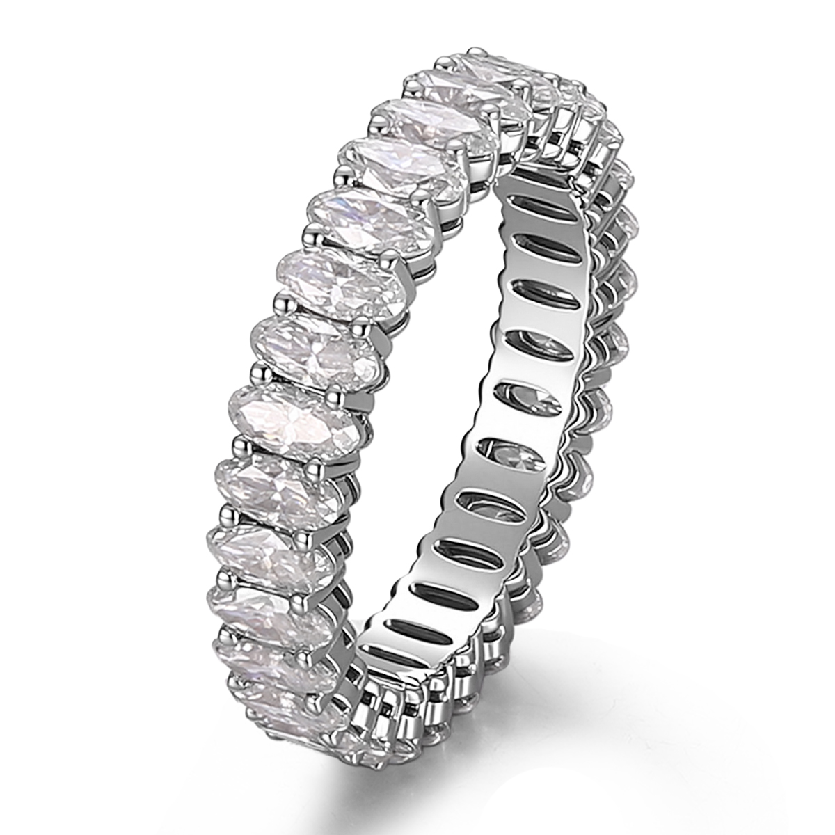 แหวนทองแท้ 18K ประดับเพชรสังเคราะห์