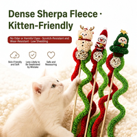 Jouet interactif pour chat de Noël : baguette en rotin naturel avec boule et clochette en métal, peluche
