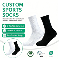 Chaussettes de basketball personnalisées noires et blanches, style mi-mollet, avec panneaux tricotés profilés sur le cou-de-pied et la cheville