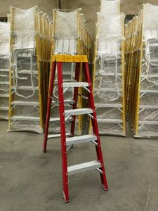 <span class=keywords><strong>Escalera</strong></span> de Seguridad Extensible de <span class=keywords><strong>Dos</strong></span> Secciones de Fibra de Vidrio Roja de Alta Visibilidad de 9 Peldaños - Product Image 3