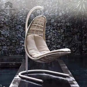 Fauteuil suspendu à bascule en rotin moderne avec coussin pour hôtel, cour, balcon, villa et <span class=keywords><strong>salon</strong></span>, mobilier d'extérieur - Product Image 4