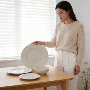Service de table en céramique blanche Harvit, 16 pièces, en grès, design contemporain en relief, assiettes et tasses pour fêtes, vente en gros - Product Image 5