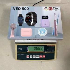 Montre connectée NEO500 en promotion : Pack 11-en-1 avec écouteurs, mini-ventilateur, lampe d'appoint, brosse à dents et batterie externe pour smartwatch, avec 3 bracelets - Product Image 1