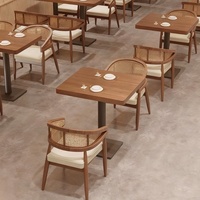 Meubles de restaurant sur le thème de l'Asie du Sud-Est, canapés en rotin, table et chaises en bois massif, JUN HENG JX-0545, usage commercial