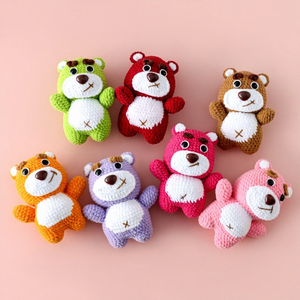 Porte-clés en forme d'ours fraise en crochet en polyester fait à la main, avec sept humeurs différentes, fini - Product Image 1