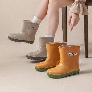 Bottes de pluie pour enfants, chaussures d'eau pour enfants, mi-mollet, rembourrées, chaudes, en caoutchouc, antidérapantes, matériau respectueux de l'environnement - Product Image 5