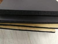 Feuille/panneau isolant en mousse de caoutchouc/plastique avec feuille d'aluminium auto-adhésive résistante au feu, isolation NBR/PVC
