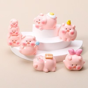 ตุ๊กตาหมูเรซิ่นสีแดงสดแบบซ้อนกัน ของตกแต่งโต๊ะทำงานสีพื้นแบบสุ่ม ของตกแต่งรถยนต์ พวงกุญแจน่ารัก - Product Image 1
