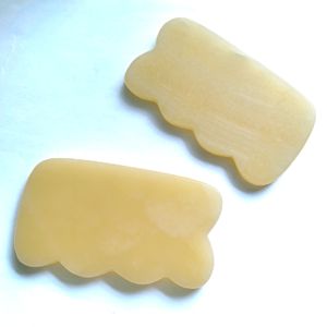 Outils de beauté pour lifting du visage avec logo personnalisé, pierre de guasha en jade jaune naturel, prix de gros d'usine, best-seller - Product Image 1