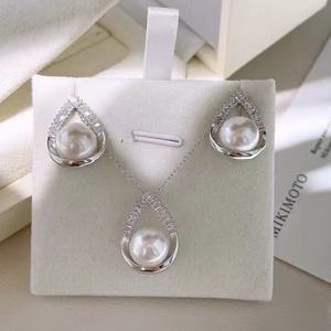 ชุดเครื่องประดับเงินแท้ พร้อมต่างหูมุกธรรมชาติขนาด 9-10 มม. จี้ทรงกลมไร้ตำหนิขนาด 11-12 มม. พร้อมสร้อยขนาด 11-12 มม. - Product Image 1