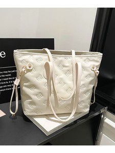 2026 New Fashion Trend Embossed Handbag for Women - High-end, <b>Large</b> Capacity, Commuting Shoulder Bag with Armhole Design - Product Image 3