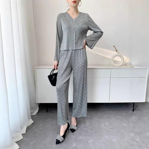 Completo Casual da Donna con Pantaloni a Pieghe, Collezione Primavera/Autunno 2026, Elegante, Effetto Ringiovanente, Vestibilità Ampia, Pantaloni Lunghi a Gamba Larga, Set Due Pezzi, Stile Unico - Product Image 4