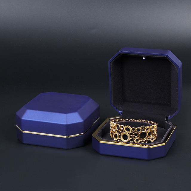 กำไลสีฟ้า