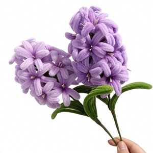 Plante en pot artisanale en feutre, motif « Ne t'oubliez pas », avec fleurs bleues et centre jaune - Product Image 3