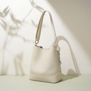 Nouveau <span class=keywords><strong>Sac</strong></span> Seau Grande Capacité Tendance et Simple Style Normcore/Minimaliste en <span class=keywords><strong>Cuir</strong></span> Véritable Motif Litchi pour <span class=keywords><strong>Femme</strong></span> 2026 - Product Image 2