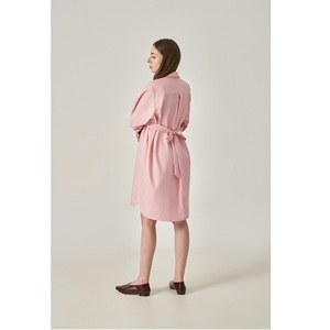 Nouvelle Robe Décontractée d'Été Vietnamienne de Qualité Supérieure, Tissée, à Manches Courtes, Col Rabattu Minimaliste, Respirante, Taille Ample, avec Logo Frontal - Product Image 3