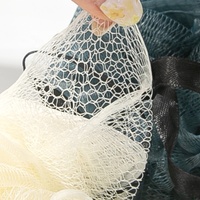 GLOWAY Boule de Bain en Loofah de Couleur Unie avec Support Personnalisé 40G 50G Options Matériau Sûr Éponge de Bain en Maille Exfoliante pour Pouf de Douche