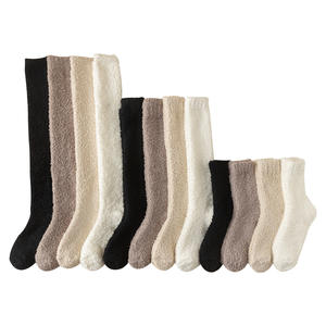Usine Épais Fuzzy Chaussettes Femmes Personnalisable Broderie Logo Fuzzy Chaud Grip Chaussettes Hiver Chaud Chaussettes En Gros - Product Image 4