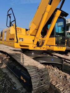 รถขุดมือสอง Komatsu PC220 ขนาด 22 ตัน คุ้มค่า ผลิตในญี่ปุ่น ได้รับการรับรองมาตรฐาน CE พร้อมอุปกรณ์เสริม Thumb, Auger และ Breaker - Product Image 3