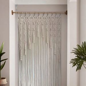 Tenda fatta a mano in stile moderno in macramè intrecciata in corda di cotone con divisorio in nappa per mezze luci a blocchi geometrici - Product Image 3