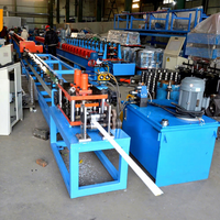 Nouvelle machine de formage à rouleaux pour portes à enroulement en mousse de polyuréthane PU 40/41/45/55/77 personnalisée, fabrication de lames isolées pour portes à enroulement