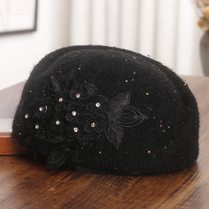 Nouvelle mode élégante femmes tricoté <span class=keywords><strong>crochet</strong></span> pilulier béret fascinateurs élégant dames femmes chapeaux d'hiver avec des fleurs - Product Image 4