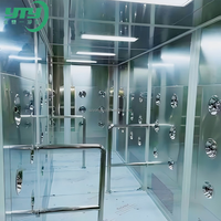 Douche d'air industrielle pour portes roulantes avec buses rotatives multi-groupe pour un soufflage omnidirectionnel du fret