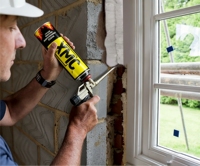 XMCF66 Mousse de polyuréthane prête à l'emploi à durcissement par l'humidité, classe ignifuge B2 pour l'isolation des murs creux et des tuiles de toiture