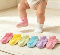 Chaussettes tricotées respirantes pour bébé avec protection antidérapante adhésive pour les oreilles, en mélange de coton fin, idéales pour la marche