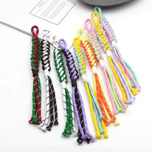 Lanière de téléphone portable tressée à la main, colorée, écologique, durable et tendance, avec mousqueton porte-clés en nylon – Meilleure vente, personnalisable - Product Image 2